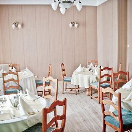 Hotel Арад Екстериор снимка