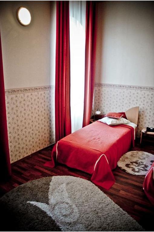 Hotel Арад Стая снимка