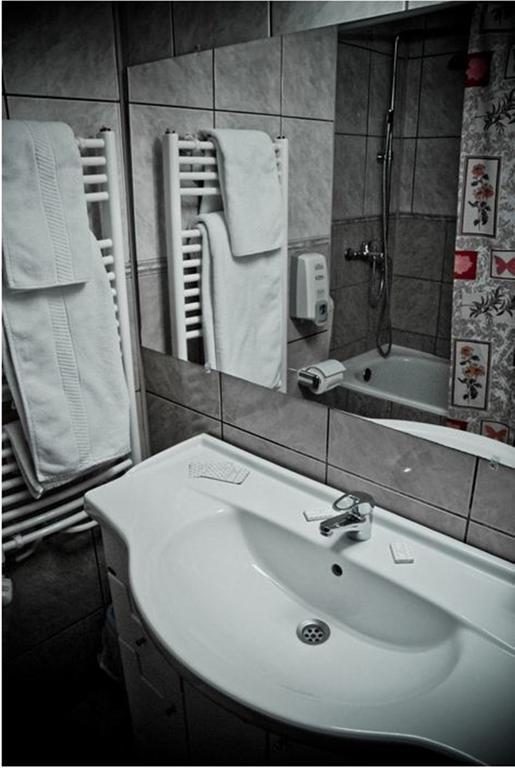 Hotel Арад Стая снимка